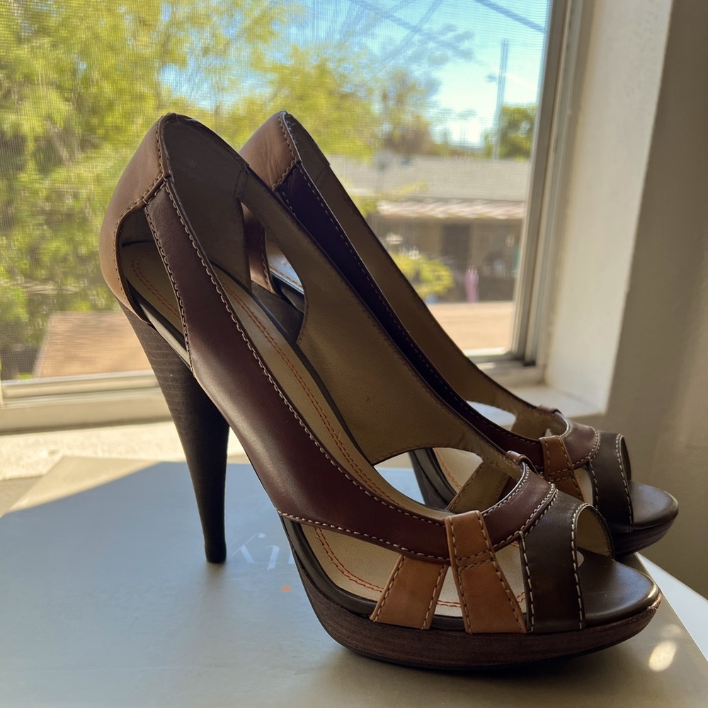 NIB Levity Peep Toe Heels